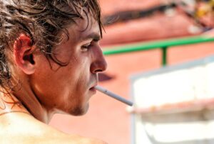 20代の非喫煙者が恋活アプリで理想の相手を絞りたい人向けの方法は？
